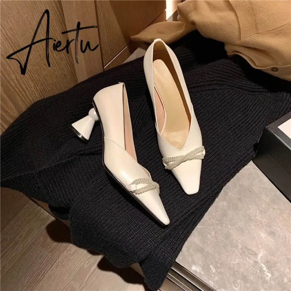 Aiertu Hot Sale Fashion Sweet Pointed toe Slip On Office Ladies Shoes Leisure Pearsl Chain Butterfly Knot Solid Shoes Medium Heel Pumps