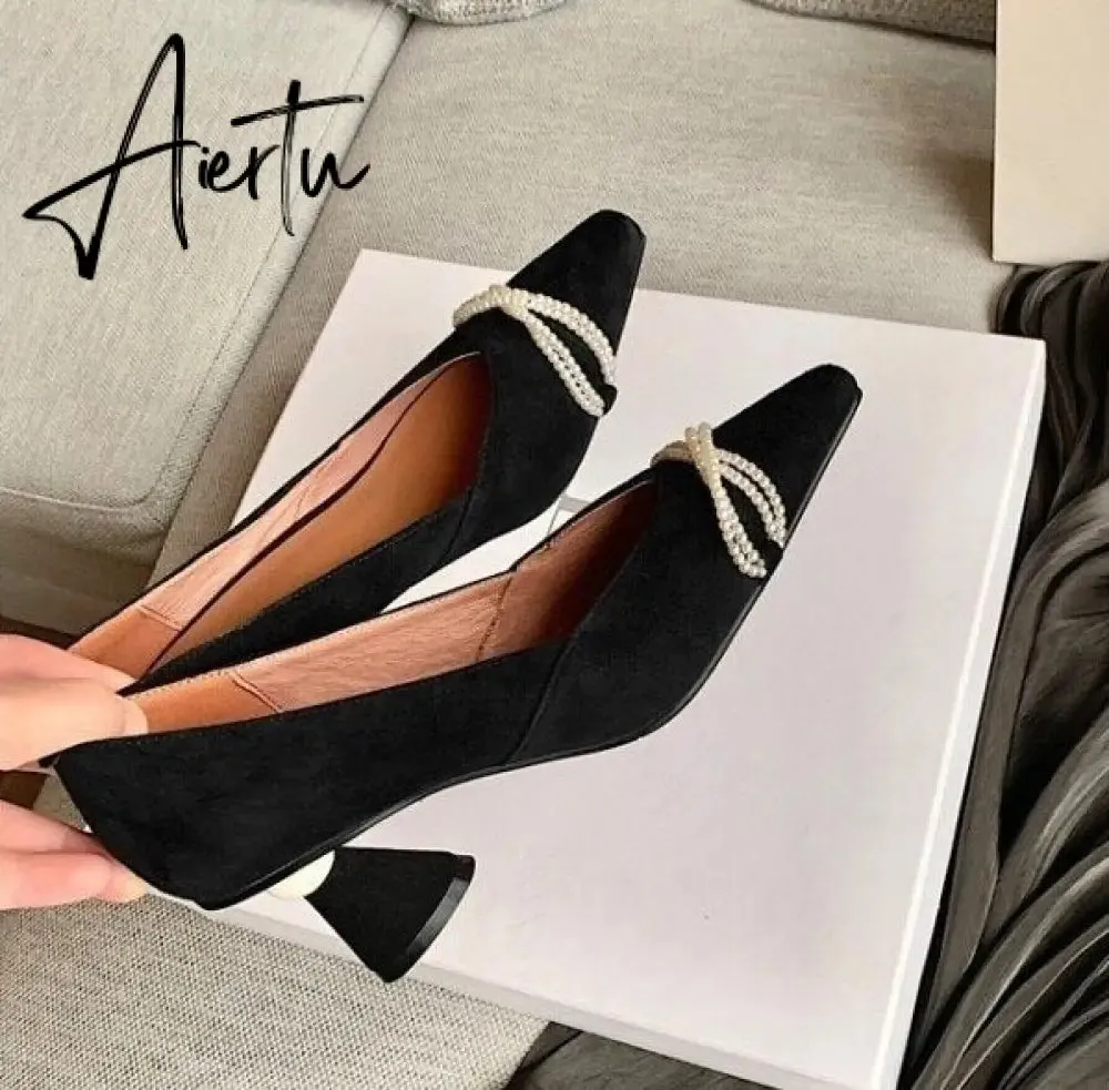 Aiertu Hot Sale Fashion Sweet Pointed toe Slip On Office Ladies Shoes Leisure Pearsl Chain Butterfly Knot Solid Shoes Medium Heel Pumps