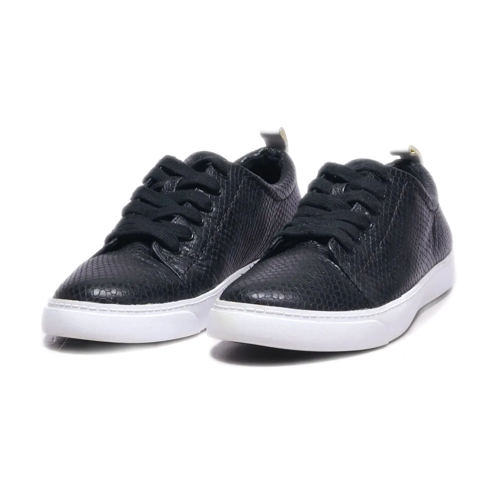 Clarks Glove Echo Low-Top Sneakers Leather Black Colour For Women