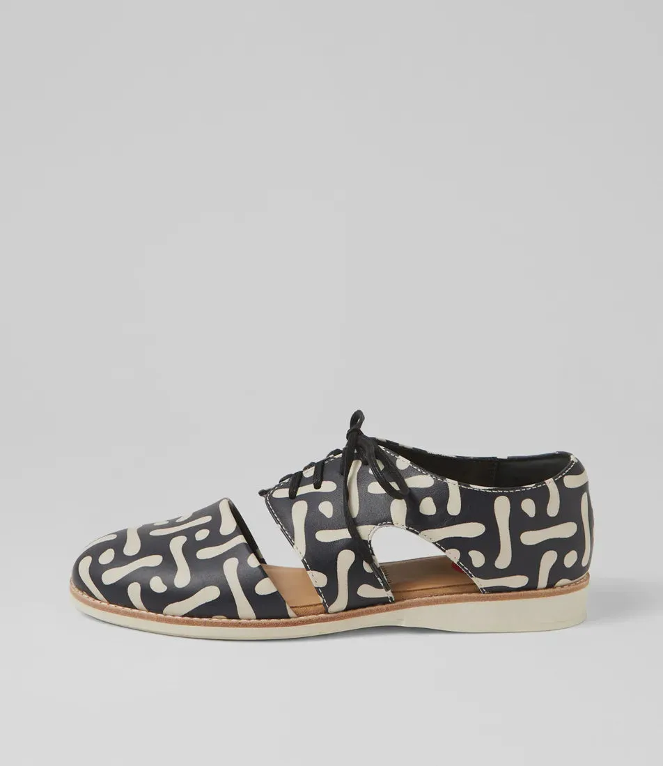 Derby Cutout Twisted Star