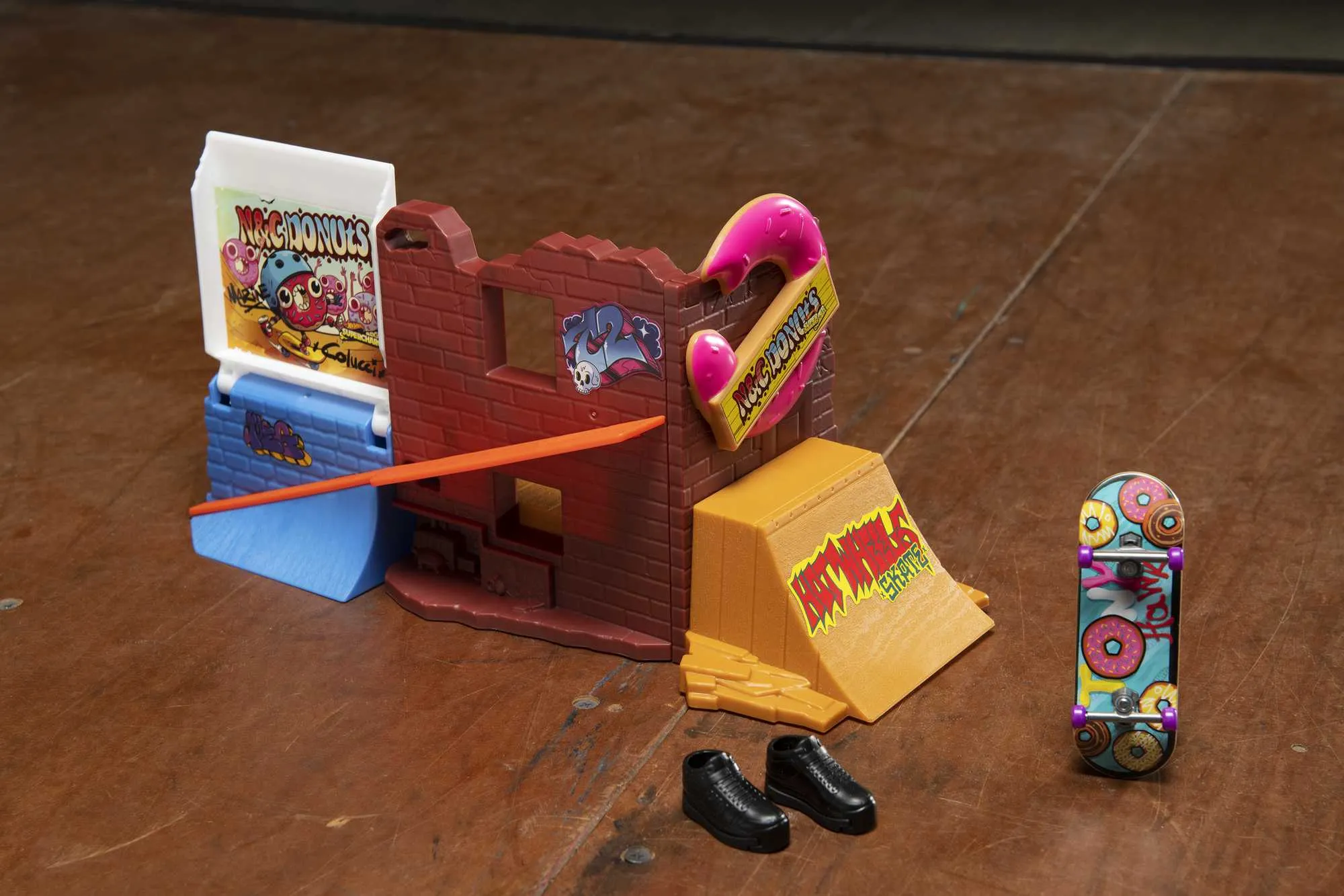 Hot Wheels Skate Donut Skatepark With Tony Hawk Fingerboard & Pair Of Skate Shoes