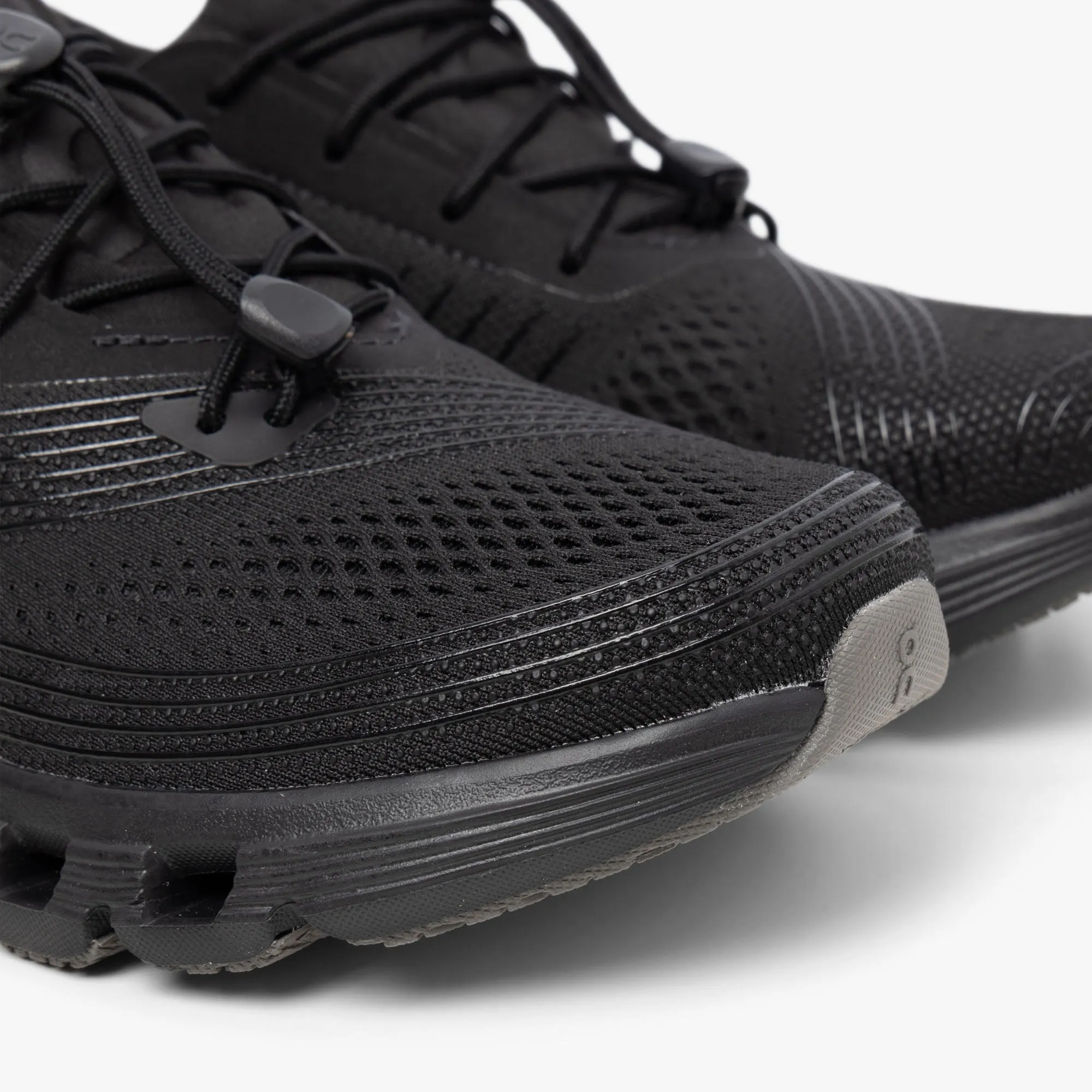 On Women's Cloud X Z5 Black / Black