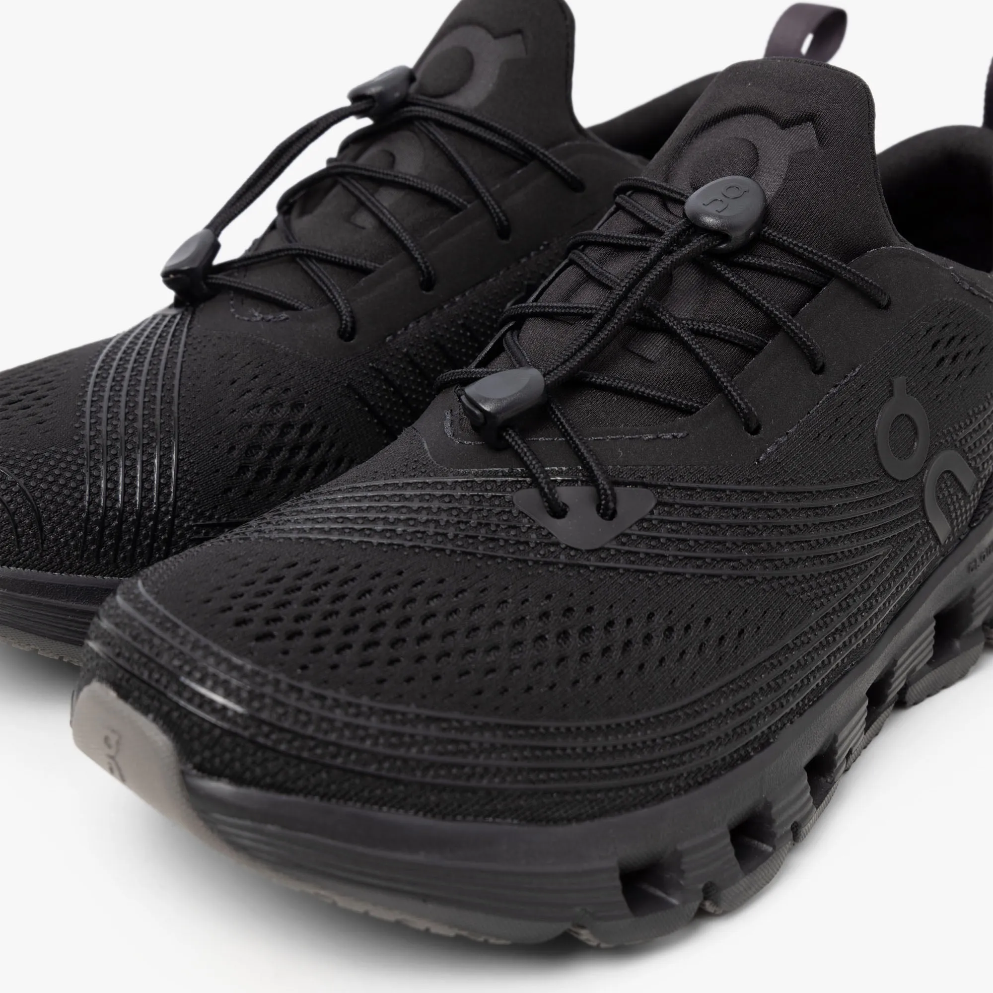 On Women's Cloud X Z5 Black / Black