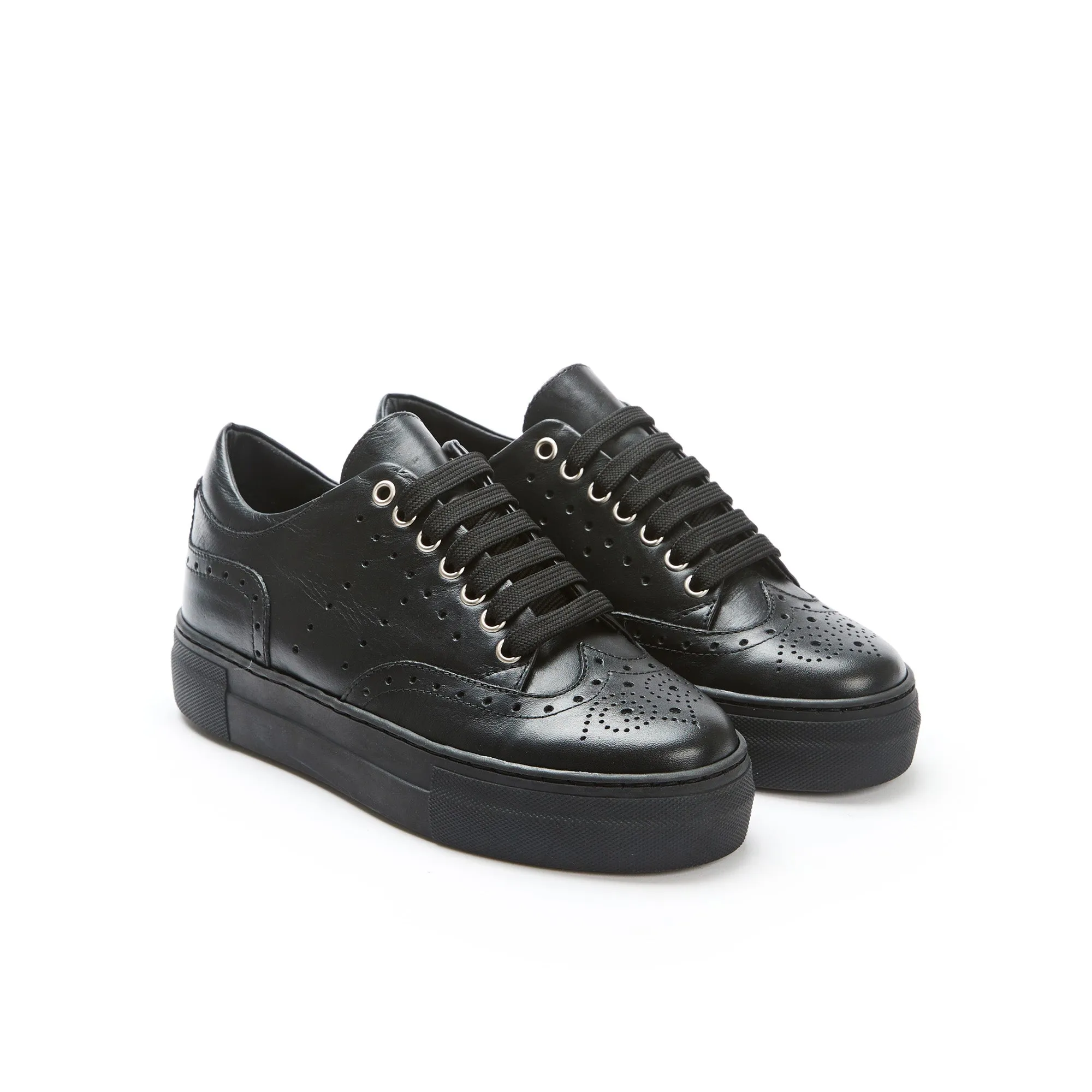 Wing tip sneaker black
