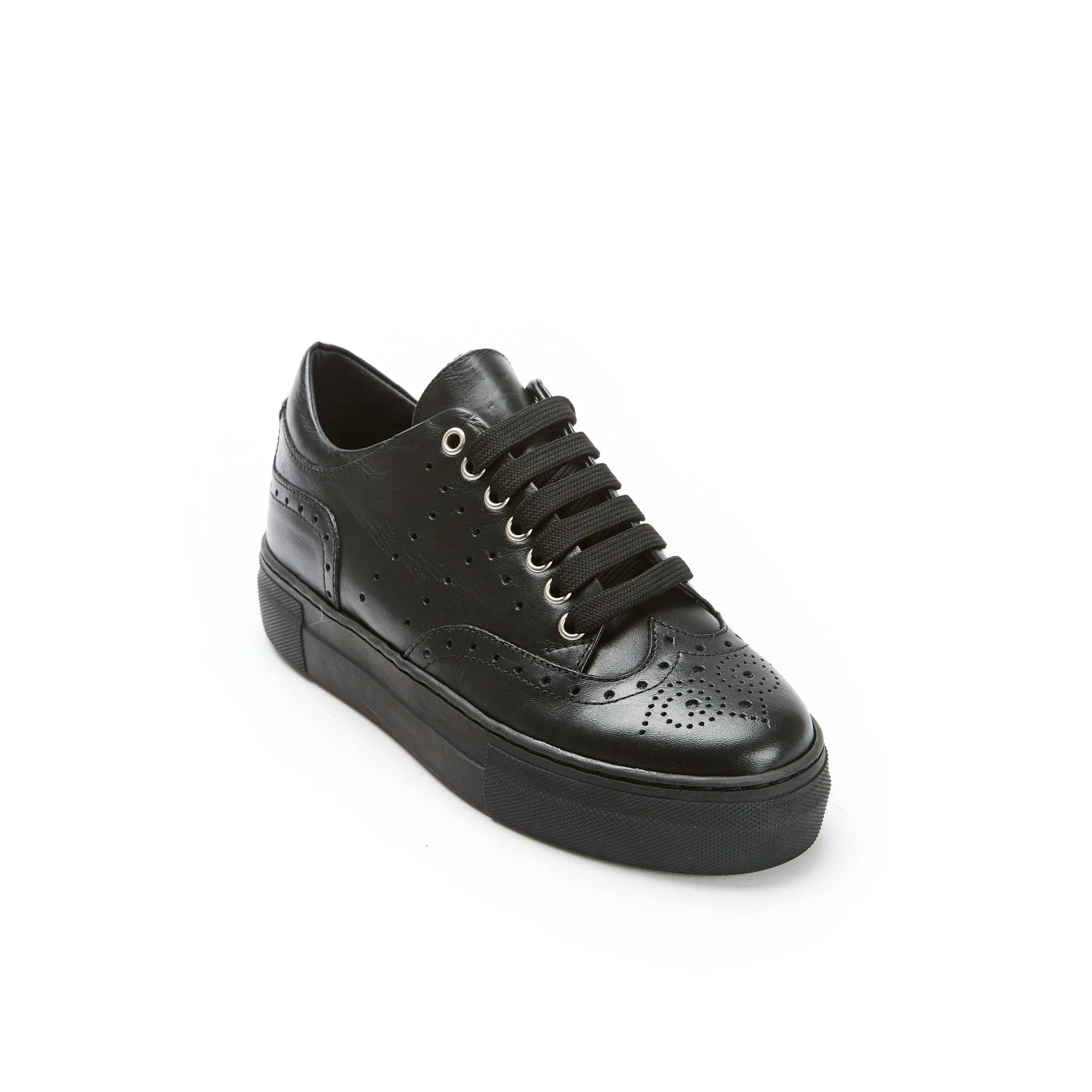 Wing tip sneaker black