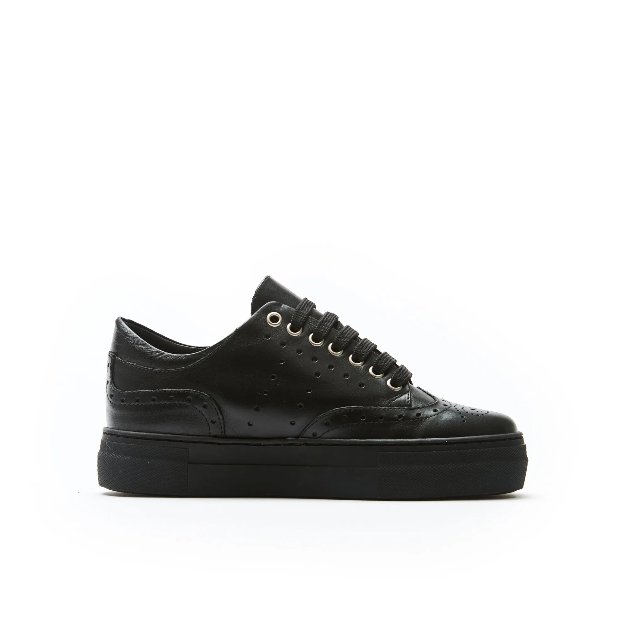 Wing tip sneaker black