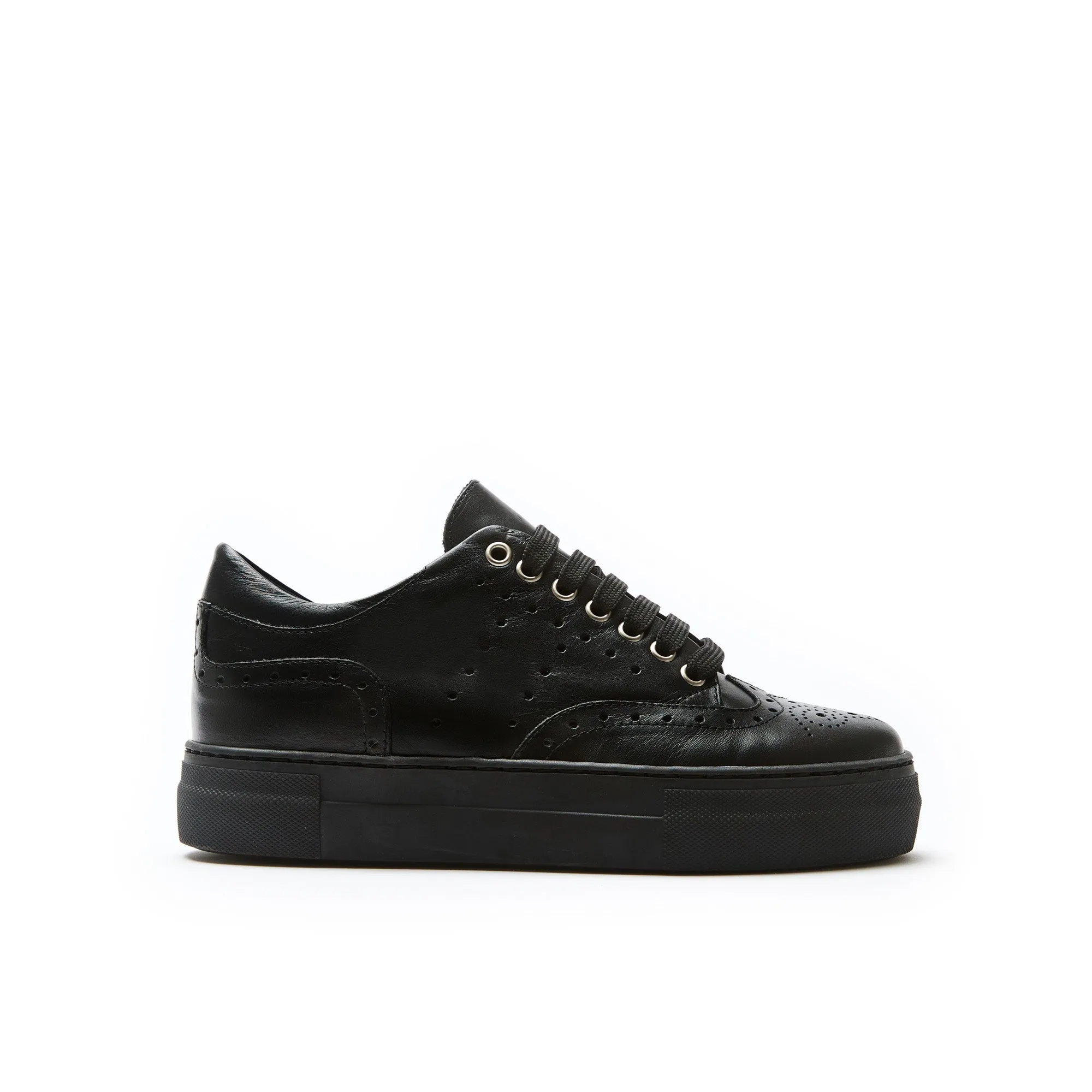 Wing tip sneaker black